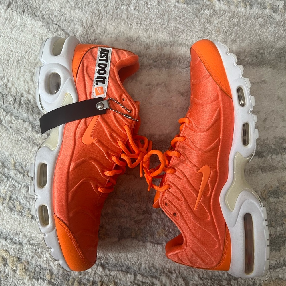 Nike Air Max Plus - Picture 2 of 4